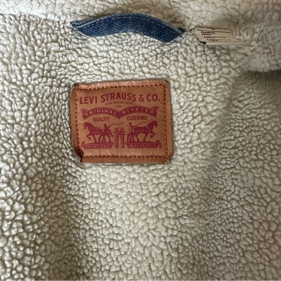Levi’s Jean Jacket - Picture 6 of 6